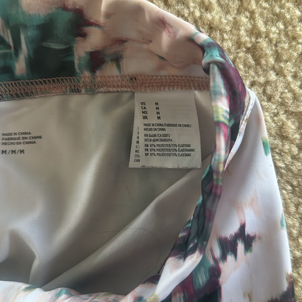 AMERICAN EAGLE HI-RISEFloral Print and Design Stretchy Leggings Size Medium - Picture 3 of 5